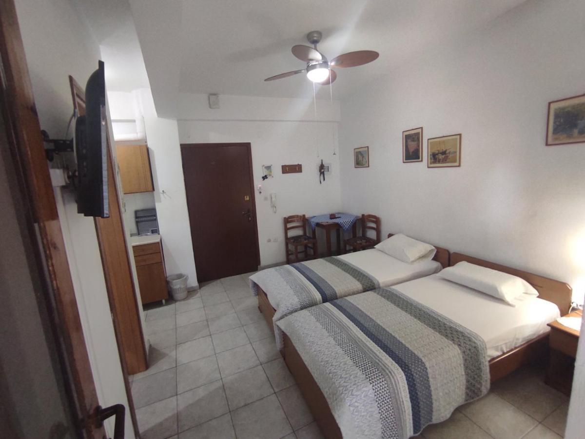 Peristerianos Apartments เนอา สกีโอนี ภายนอก รูปภาพ