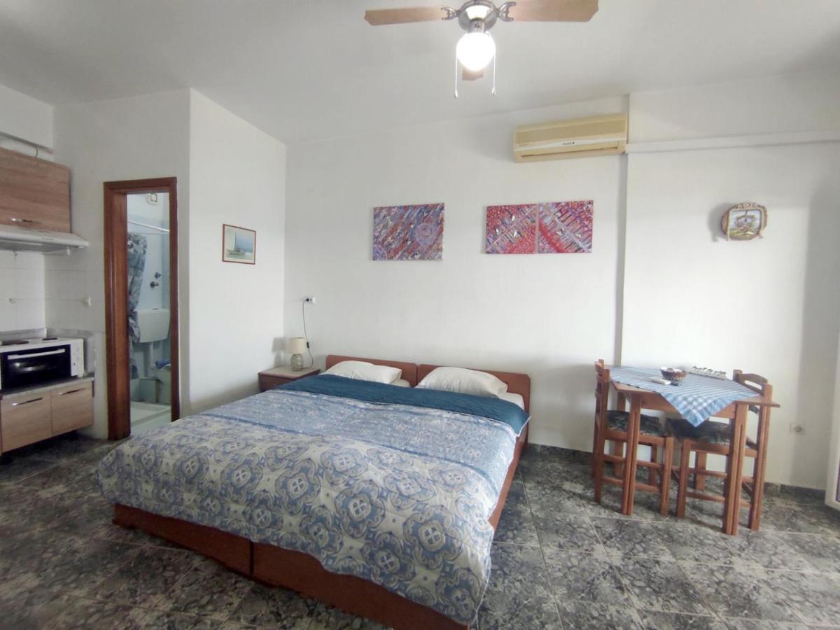 Peristerianos Apartments เนอา สกีโอนี ภายนอก รูปภาพ