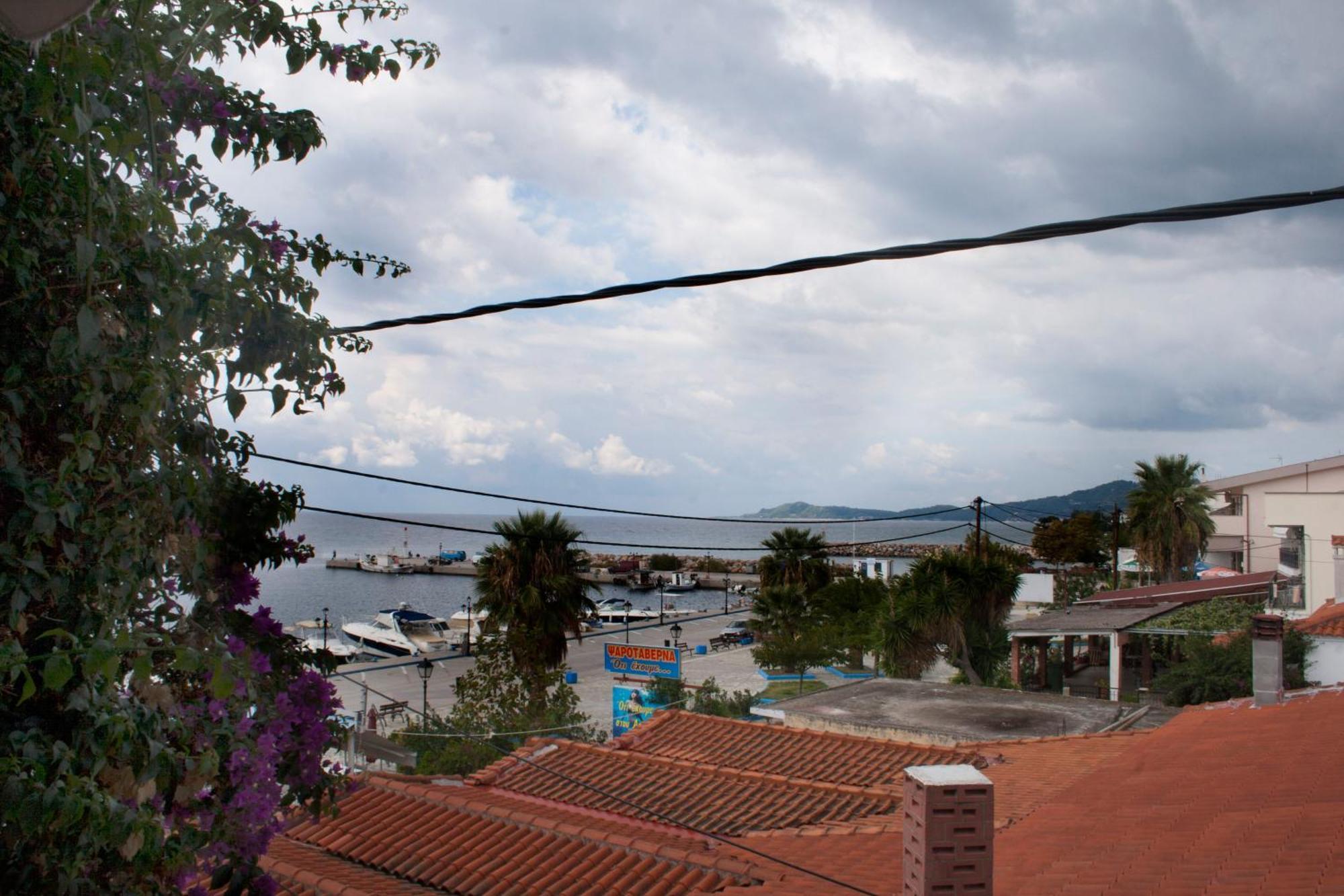 Peristerianos Apartments เนอา สกีโอนี ภายนอก รูปภาพ