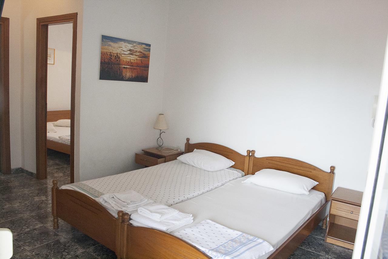 Peristerianos Apartments เนอา สกีโอนี ภายนอก รูปภาพ