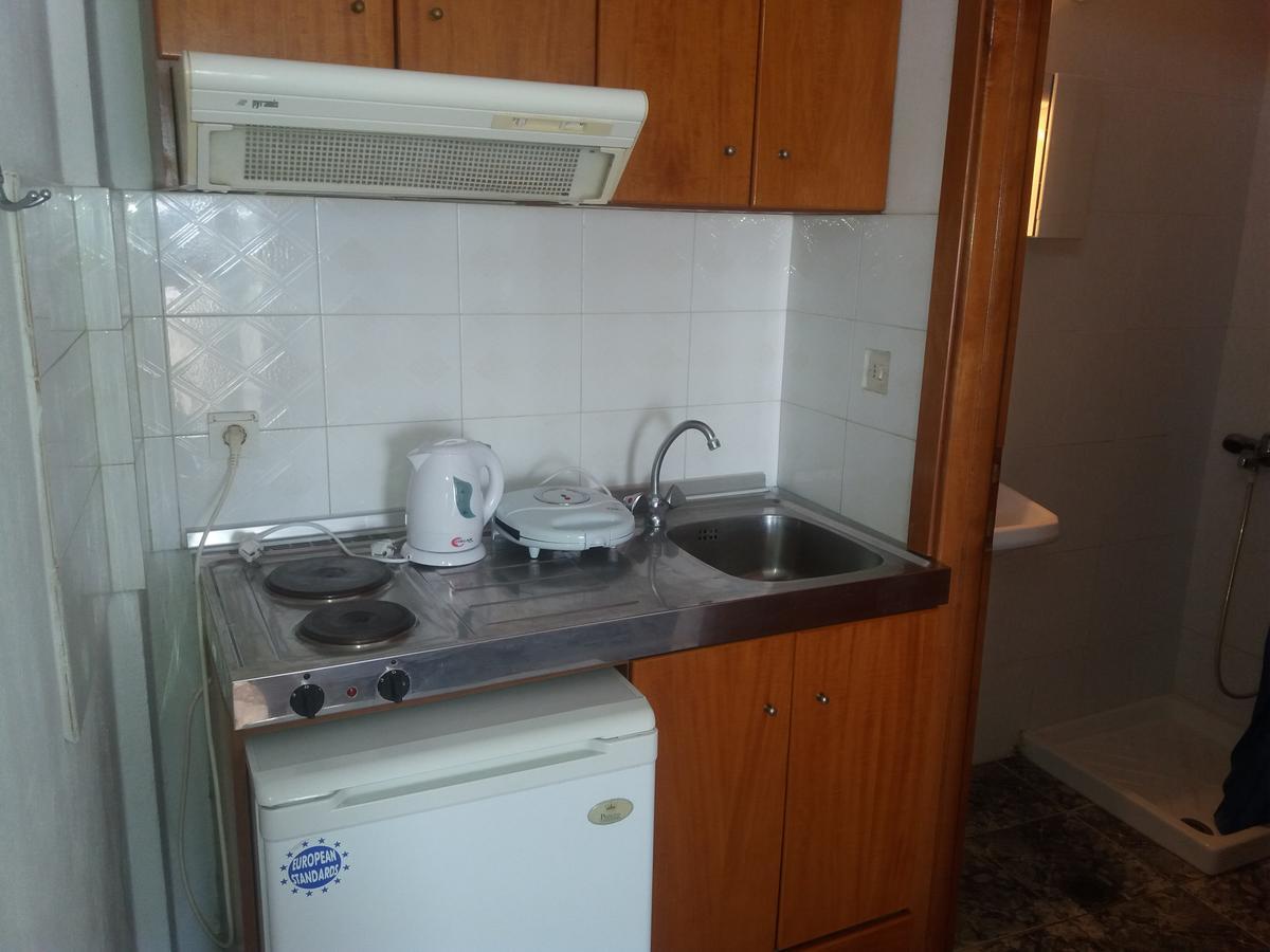 Peristerianos Apartments เนอา สกีโอนี ภายนอก รูปภาพ
