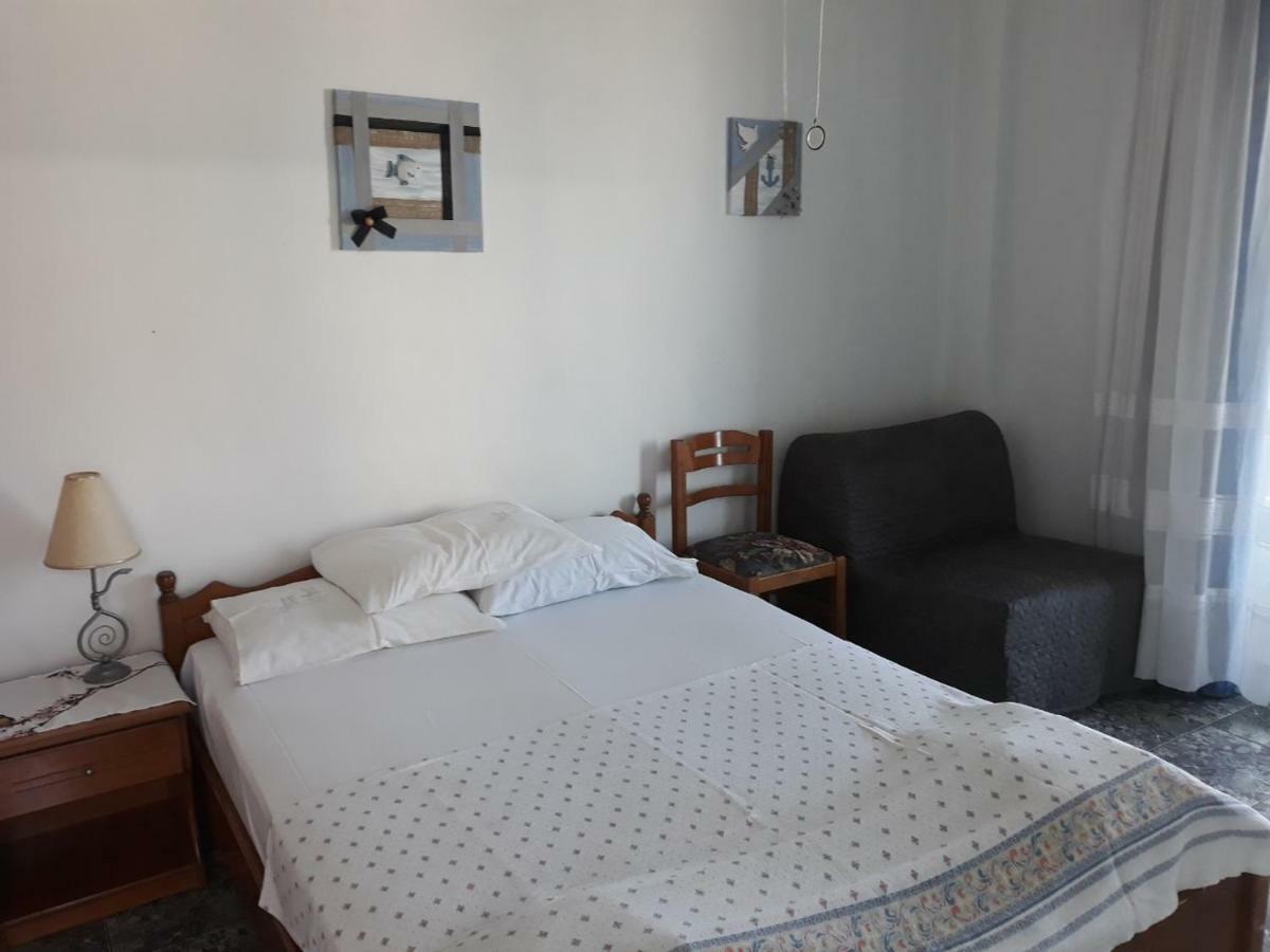 Peristerianos Apartments เนอา สกีโอนี ภายนอก รูปภาพ